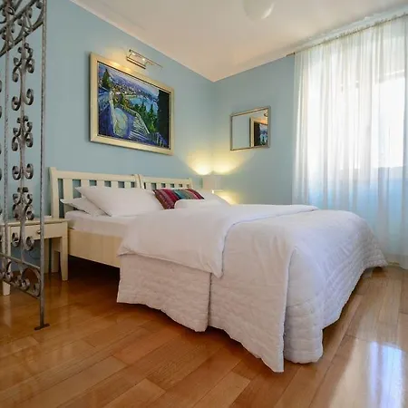 Pensión Tri Lava Luxury Living 4*