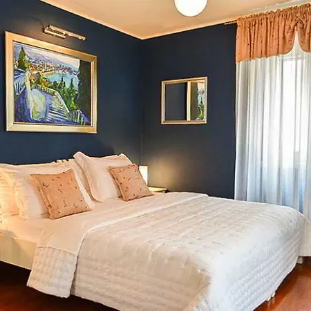 Πανσιόν Tri Lava Luxury Living