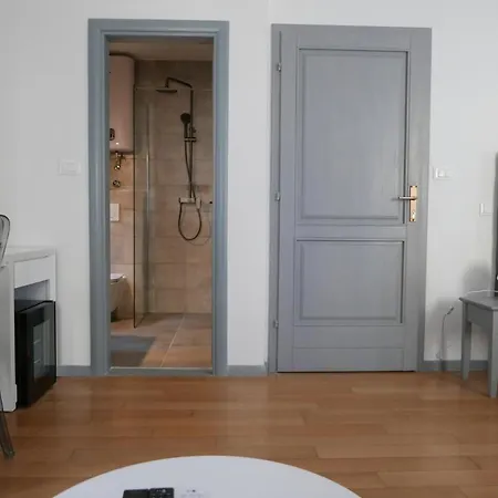 דירה Tri Lava Luxury Living