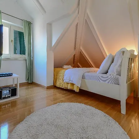 Tri Lava Luxury Living Split