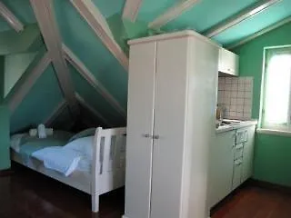 Tri Lava Luxury Living Πανσιόν